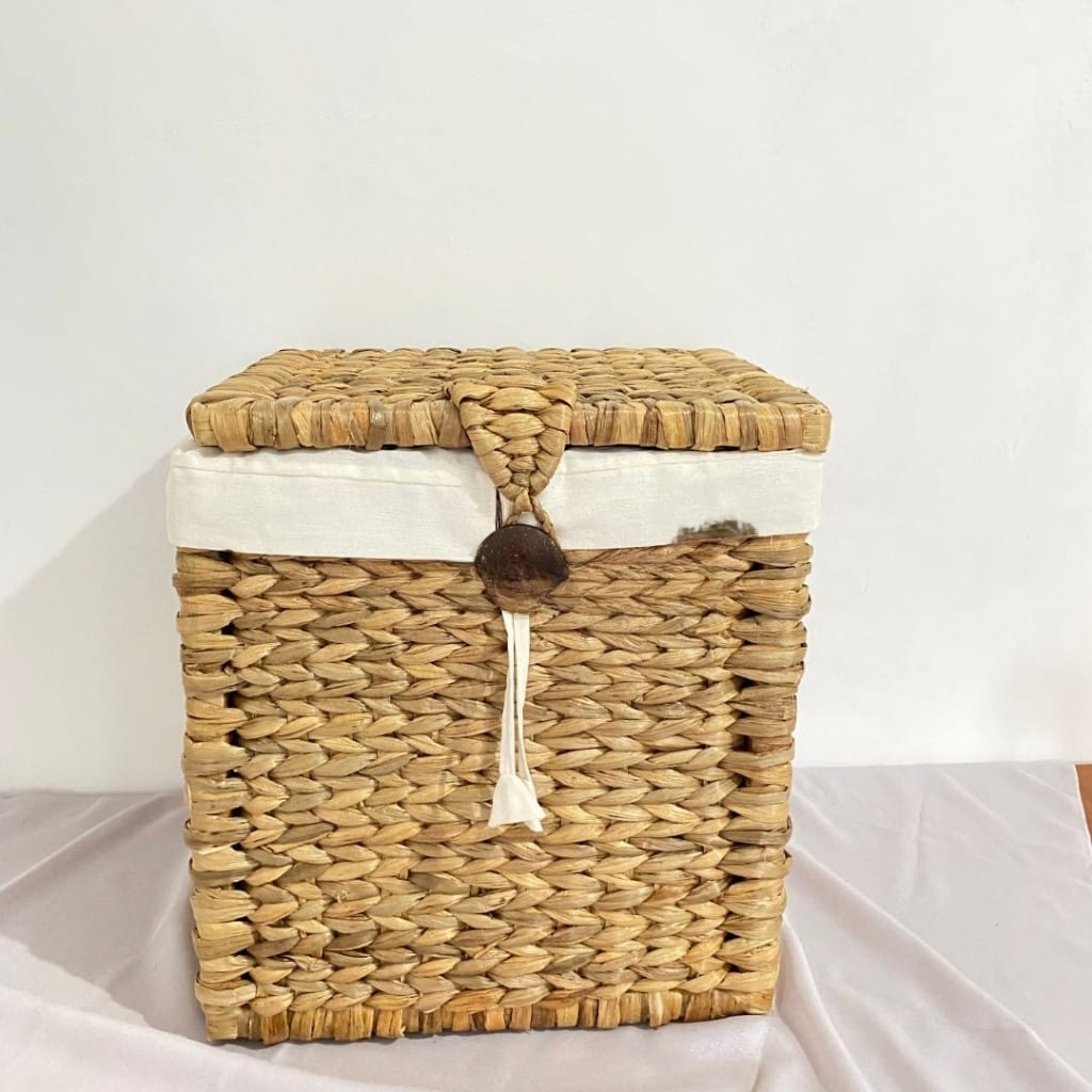 Loundry box with linen with cover